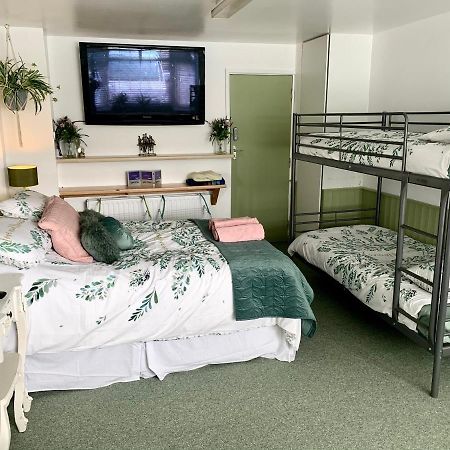 Barrs Court Beds Bed and Breakfast Warmley Exteriör bild