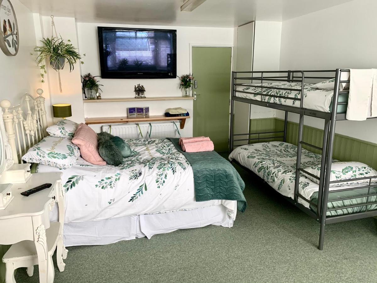 Barrs Court Beds Bed and Breakfast Warmley Exteriör bild