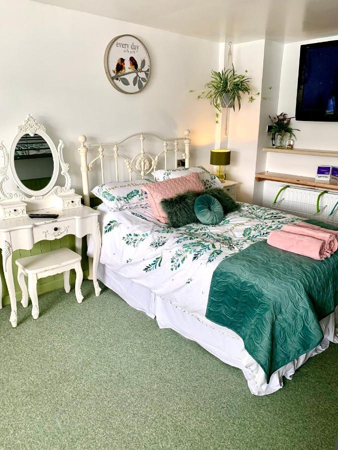 Barrs Court Beds Bed and Breakfast Warmley Exteriör bild